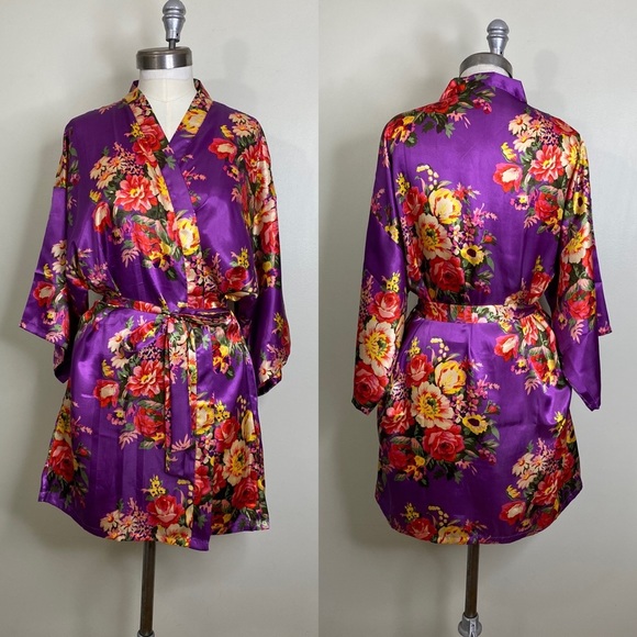 SHINY SATIN POLYESTER Robe in Purple with Vibrant Flowers 🌺🌸 💐 - Picture 2 of 11